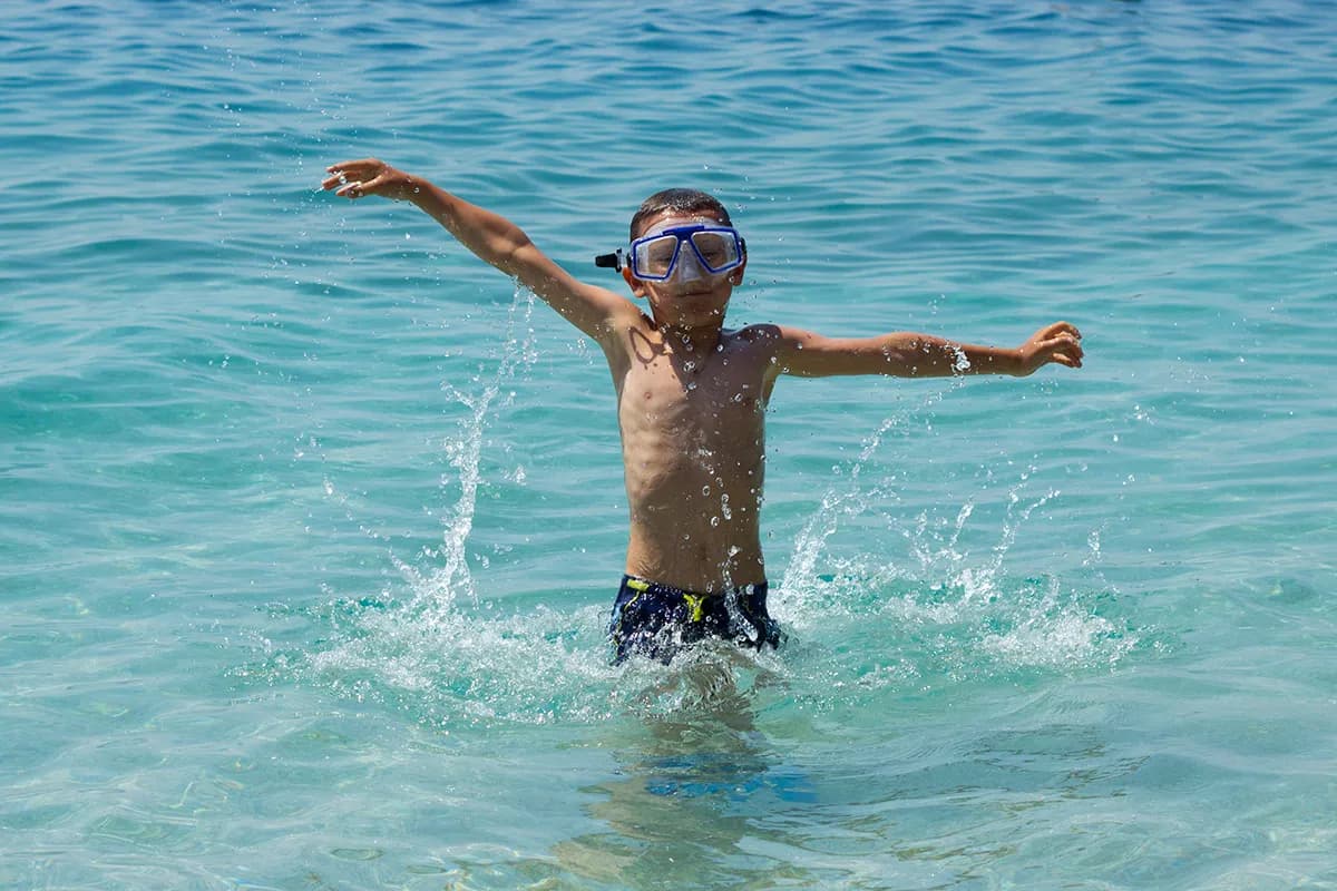 Jak pozować do zdjęć na wakacjach, aby uchwycić niezapomniane chwile Jak pozować do zdjęć na wakacjach, aby uchwycić niezapomniane chwile