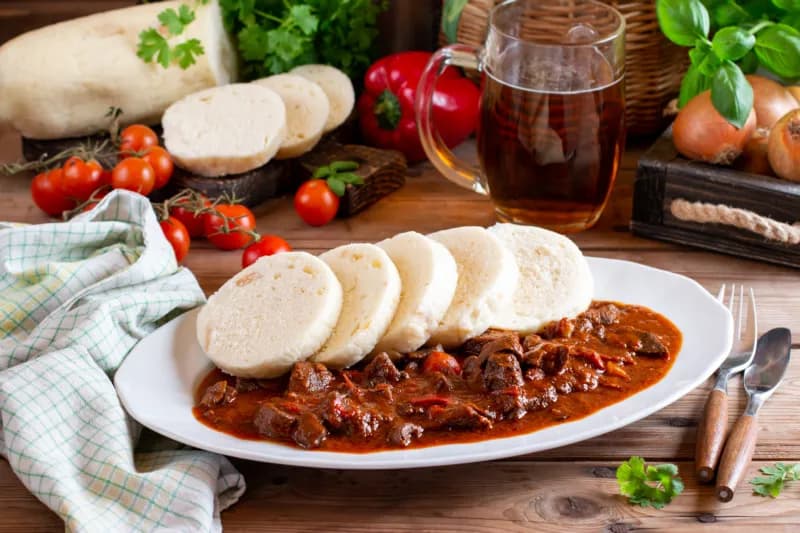 Co zjeść w Czechach? Odkryj smaki, które musisz spróbować Co zjeść w Czechach? Odkryj smaki, które musisz spróbować